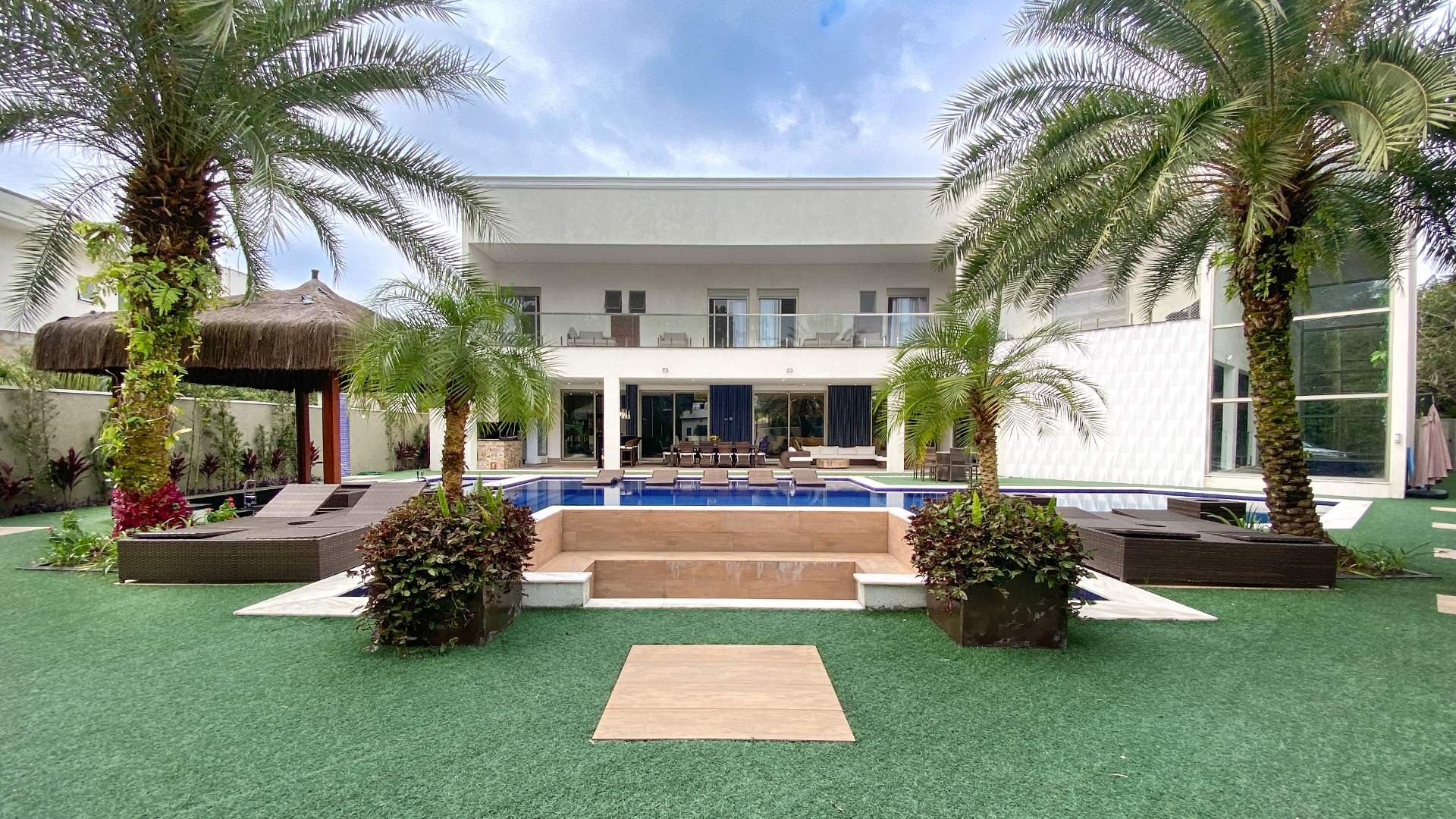 Riviera - Casa incrível mansão de altíssimo padrão à venda na riviera de são lourenço, 11 dormitórios, 11 suítes, 1s, 1 1s, 1 com 11s, 11 suítes espaçosas e 1.400m² de área construída. Com uma decoração sofisticada e uma infraestrutura de lazer excepcional, esta propriedade oferece salão de jogos com opções como pôquer, bilhar e tênis de mesa, além de uma área externa completa com piscina e bar molhado, tudo cercado por paisagismo encantador e uma praça do fogo para noites inesquecíveis. localizada em um dos módulos mais nobres da riviera, esta mansão é o verdadeiro ápice da elegância e exclusividade. Riviera de São Lourenço 